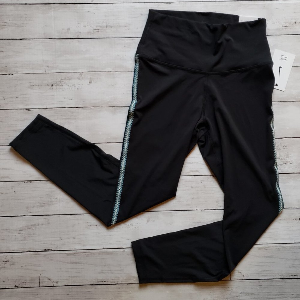 NIKE Yoga Crochet Edge High Waisted 7/8 Leggings in Black